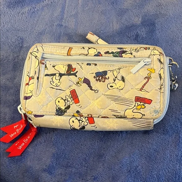 Vera Bradley Peanuts Snoopy Wristlet Wallet, Ski Design - Picture 5 of 6